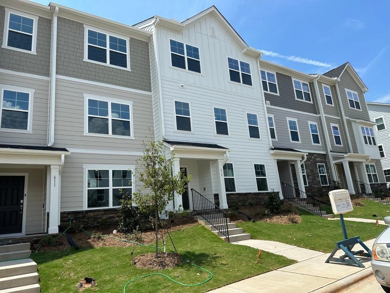 613 Gimari Dr - Photo 2 of 35