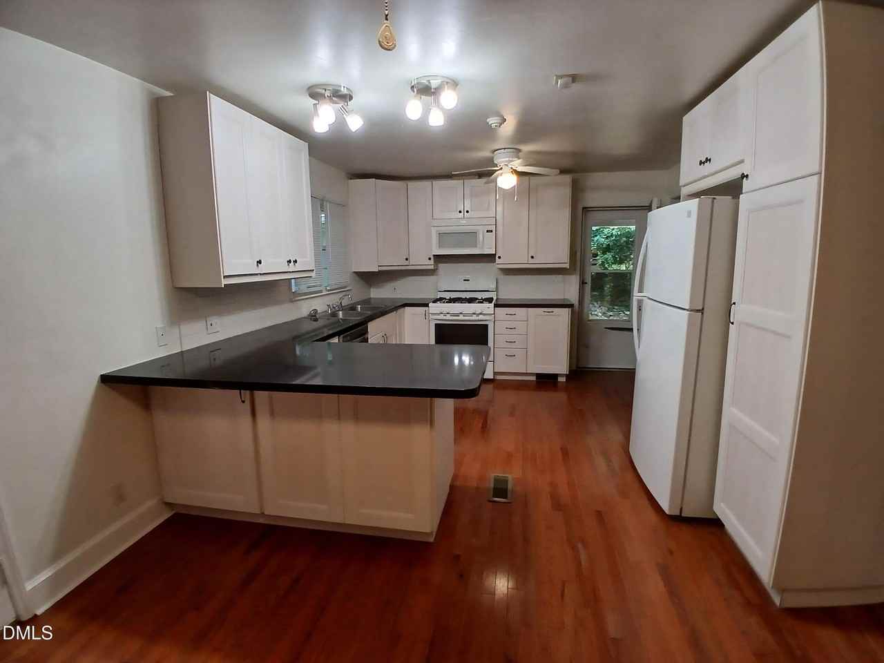 2213 Morehead Ave - Photo 4 of 29