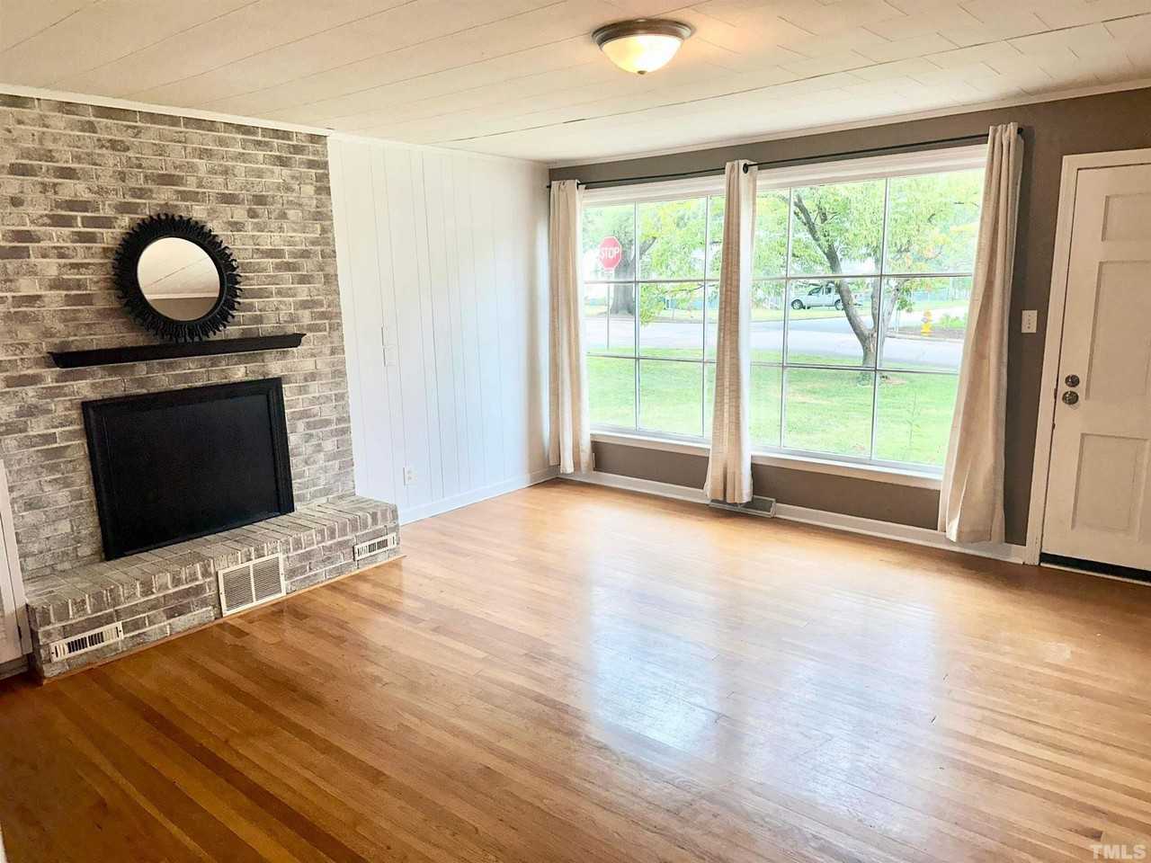 700 Mial Street - Photo 3 of 15