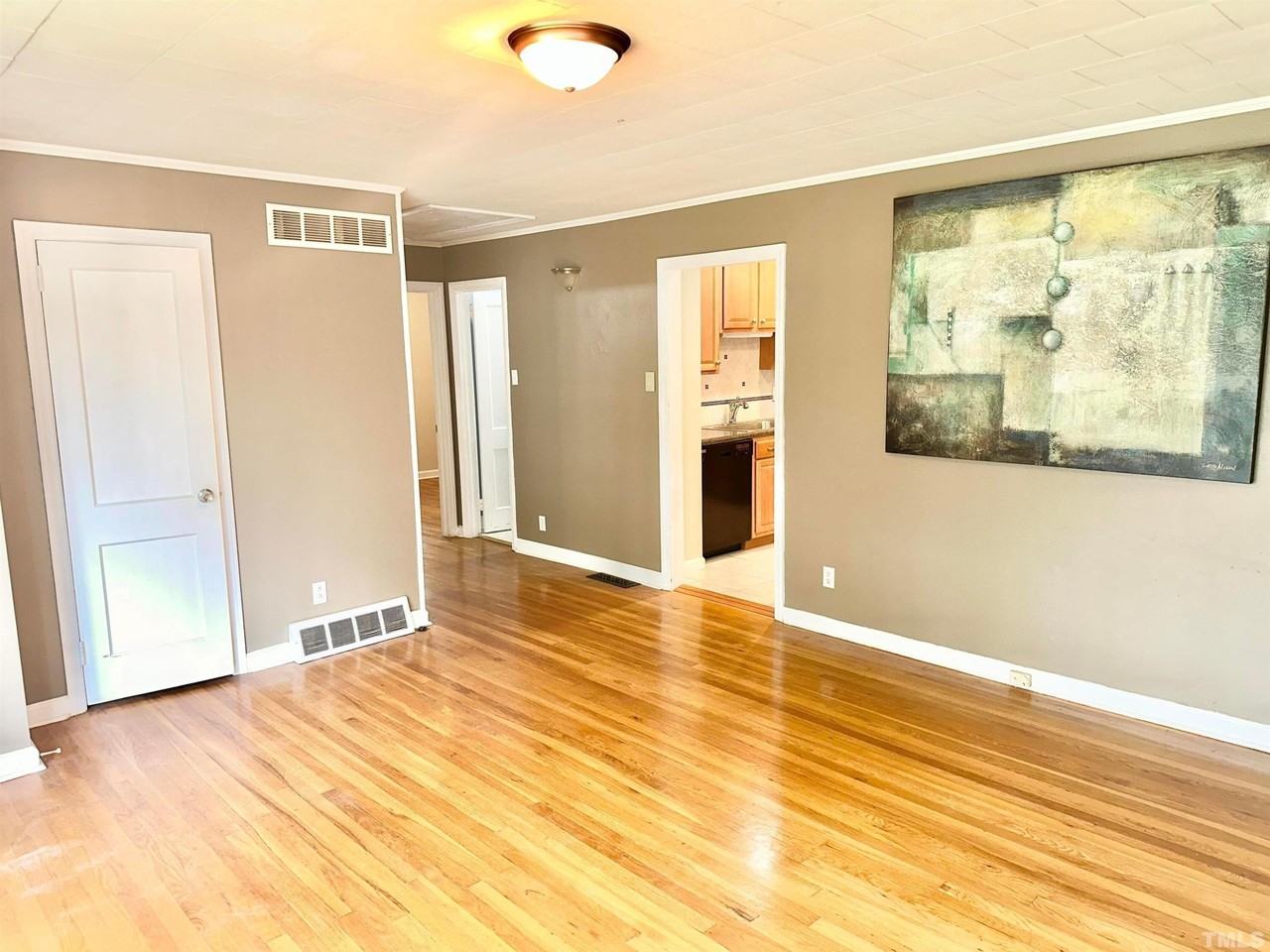 700 Mial Street - Photo 5 of 15