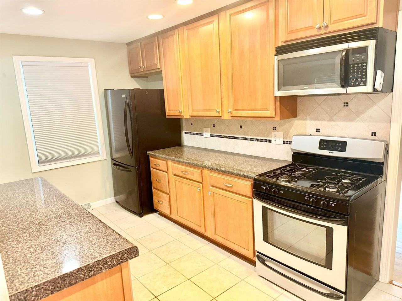 700 Mial Street - Photo 6 of 15