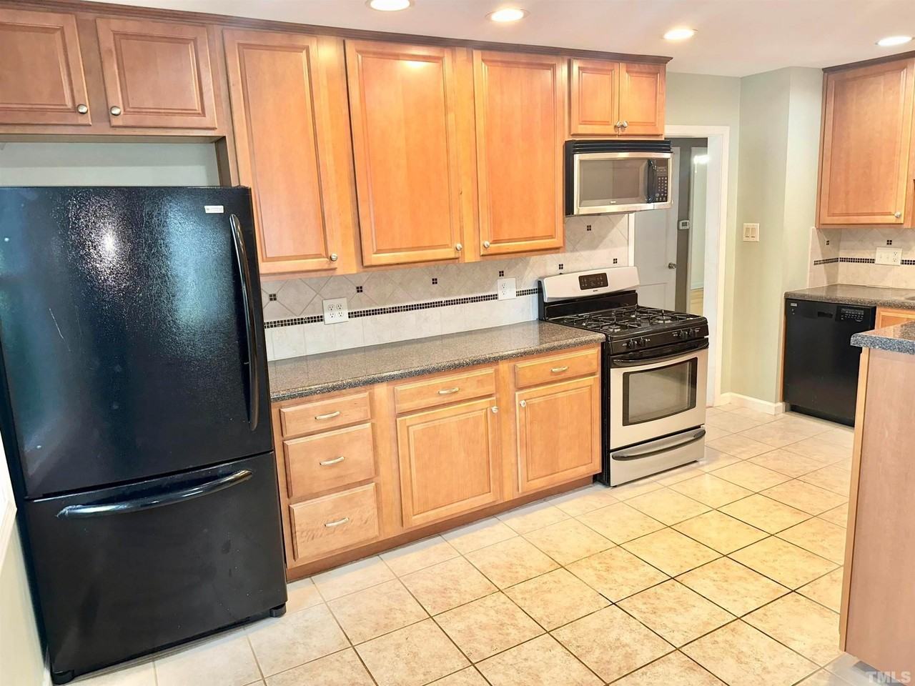 700 Mial Street - Photo 7 of 15