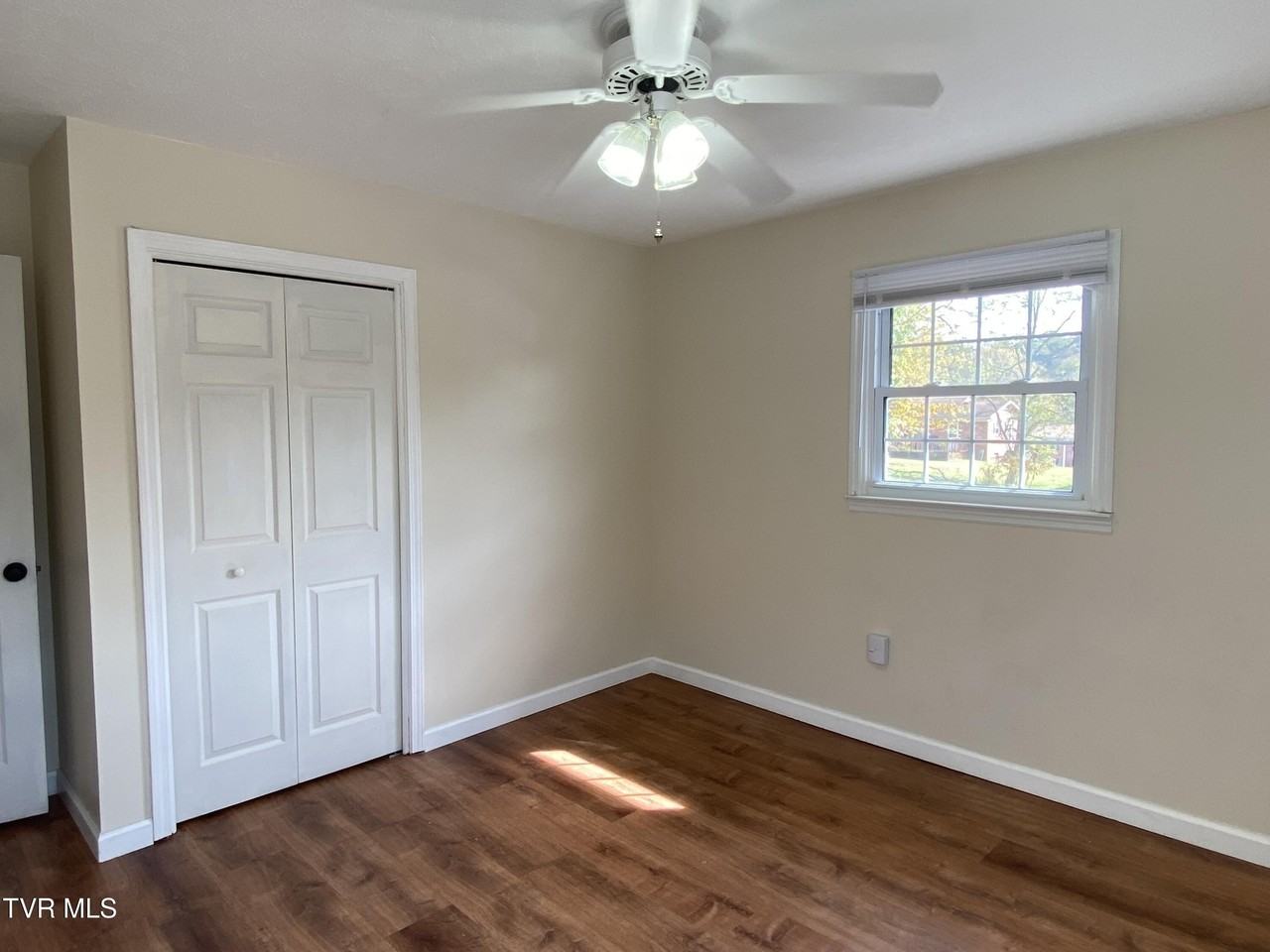 1129 Brockway Dr - Photo 7 of 14