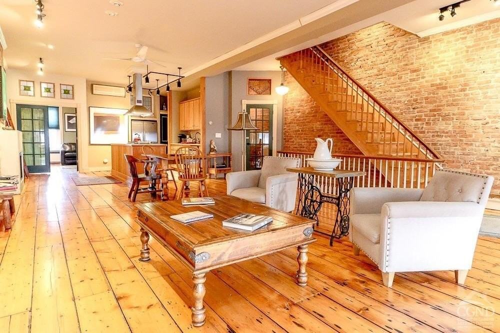 258 Warren St - Photo 4 of 31