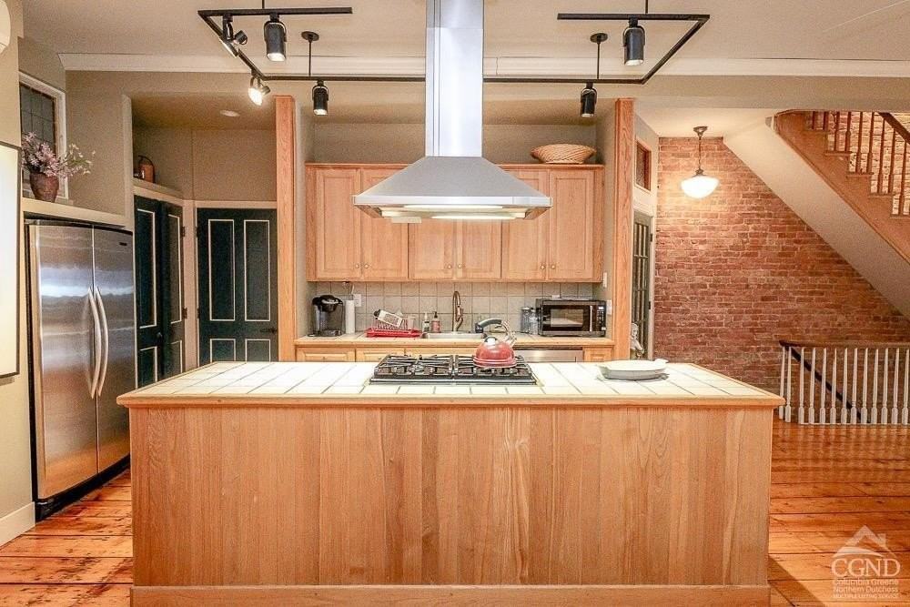 258 Warren St - Photo 7 of 31