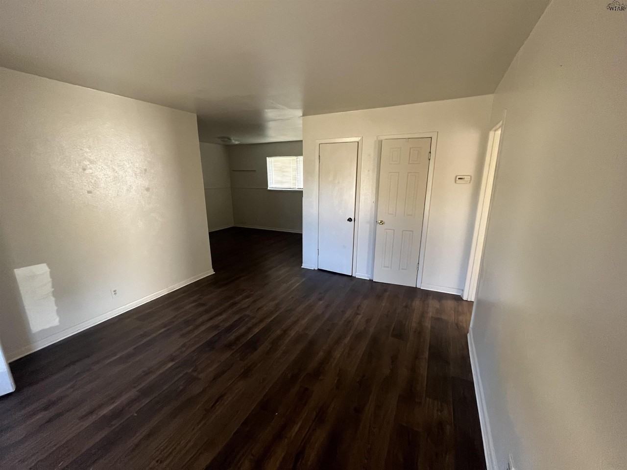 5129 Parklane Dr - Photo 2 of 11