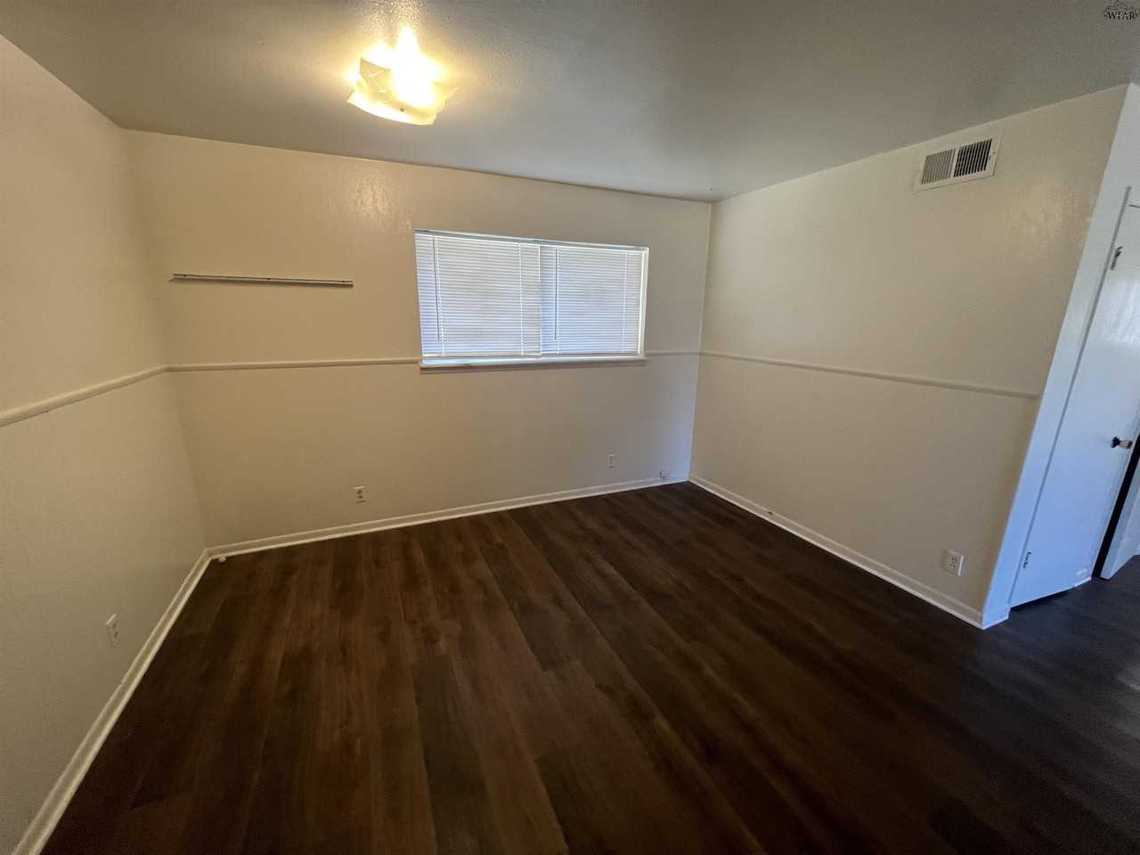 5129 Parklane Dr - Photo 5 of 11