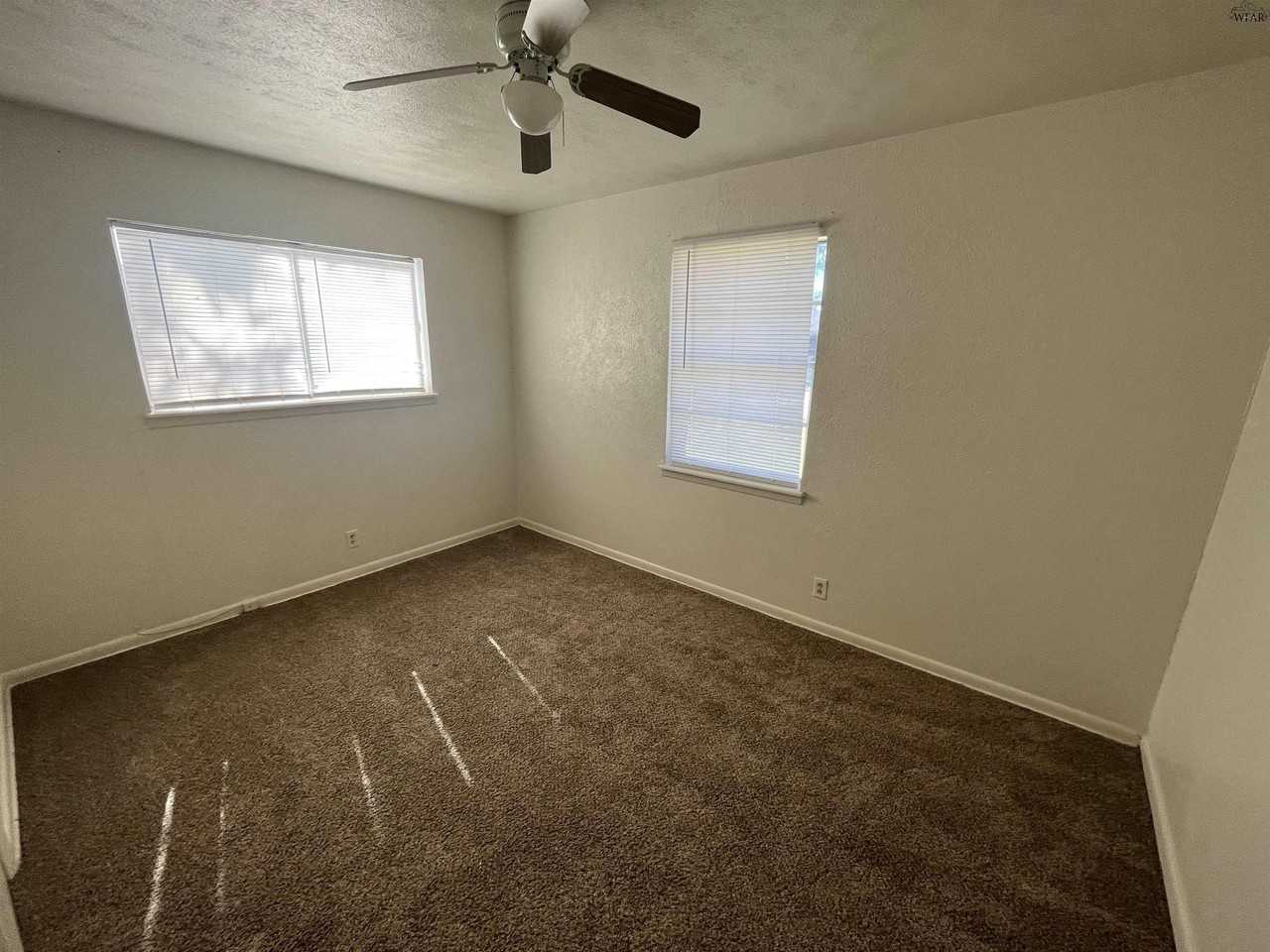 5129 Parklane Dr - Photo 7 of 11