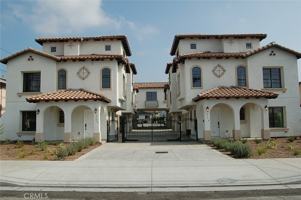 featured image of 425 W Duarte Rd #413B