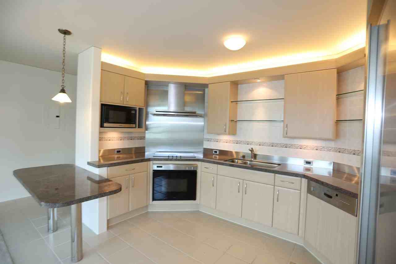 88 Piikoi St #1004 - Photo 5 of 32