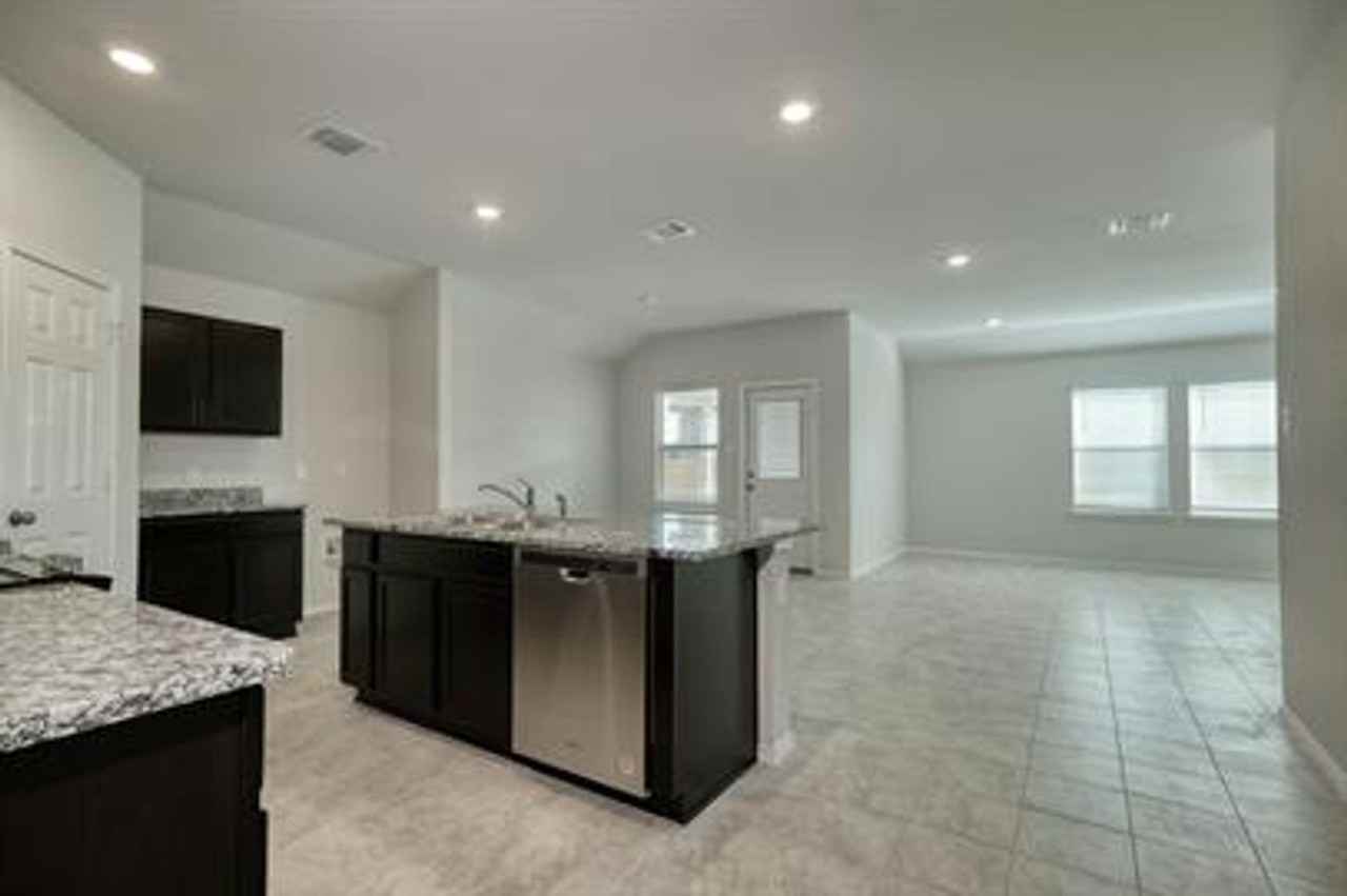 720 Taggart Trail - Photo 2 of 12