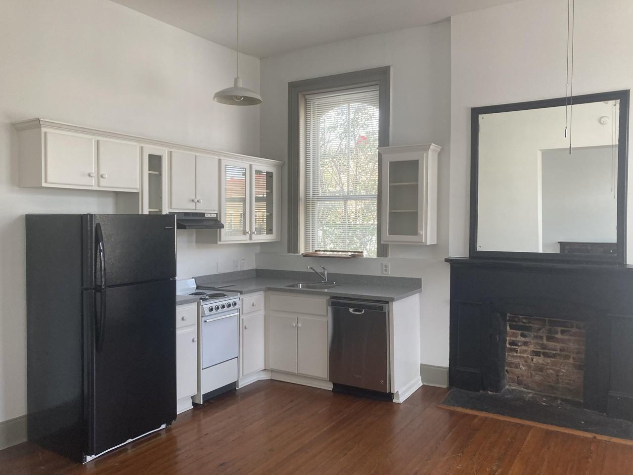 1050 Broad St - Photo 3 of 8