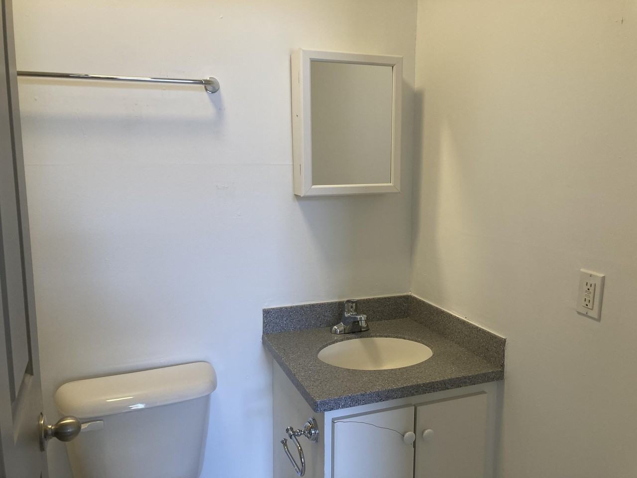 1050 Broad St - Photo 5 of 8