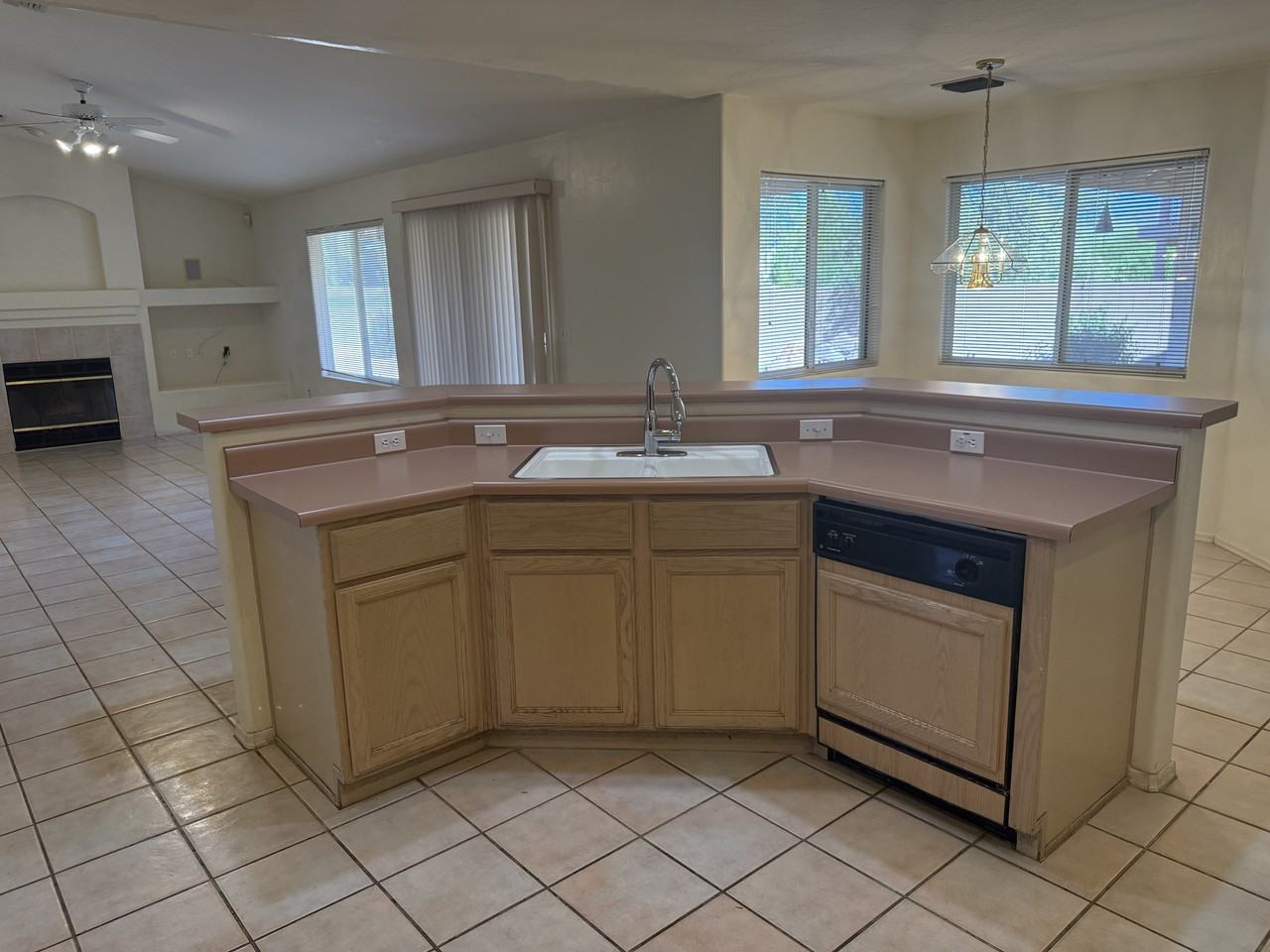 7917 E Waverly St - Photo 6 of 29