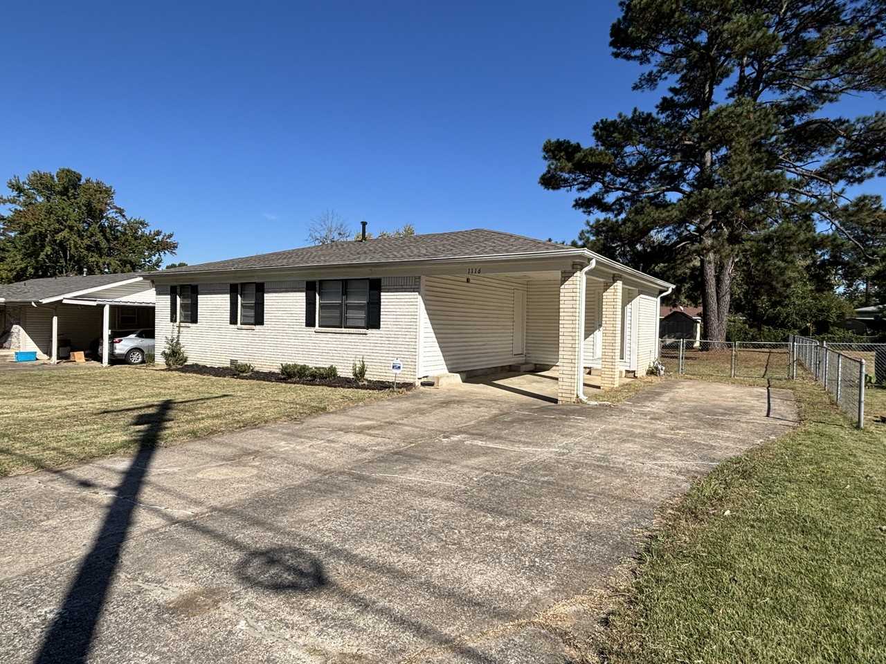 1116 Southeastern Avenue - Photo 2 of 14