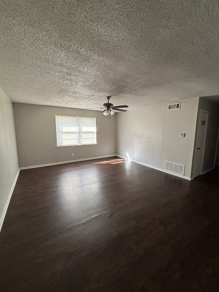 1116 Southeastern Avenue - Photo 3 of 14
