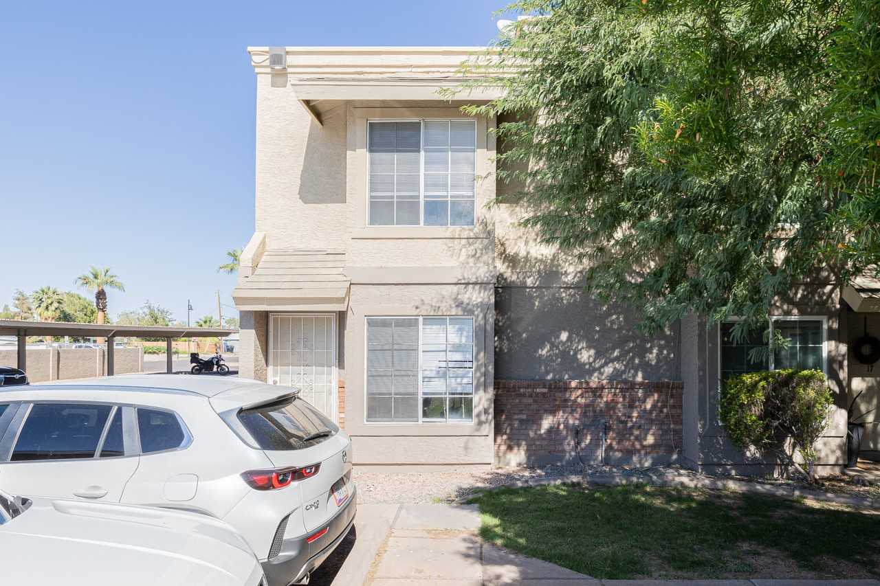 1055 W 5th St #18 - Photo 2 of 25