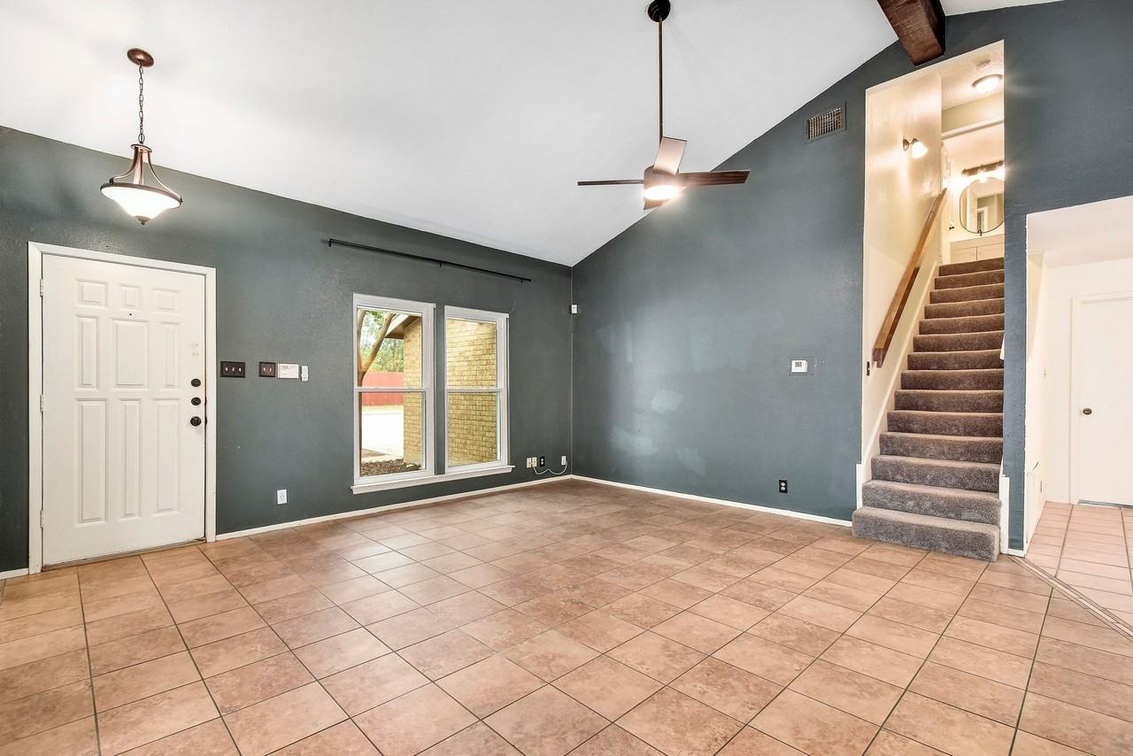 14207 Rowe Dr - Photo 4 of 32