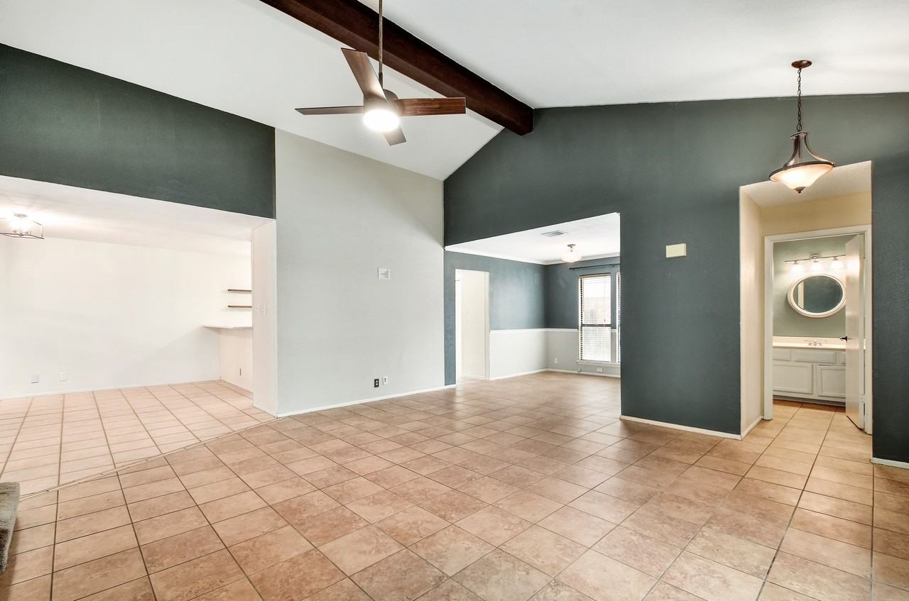 14207 Rowe Dr - Photo 5 of 32