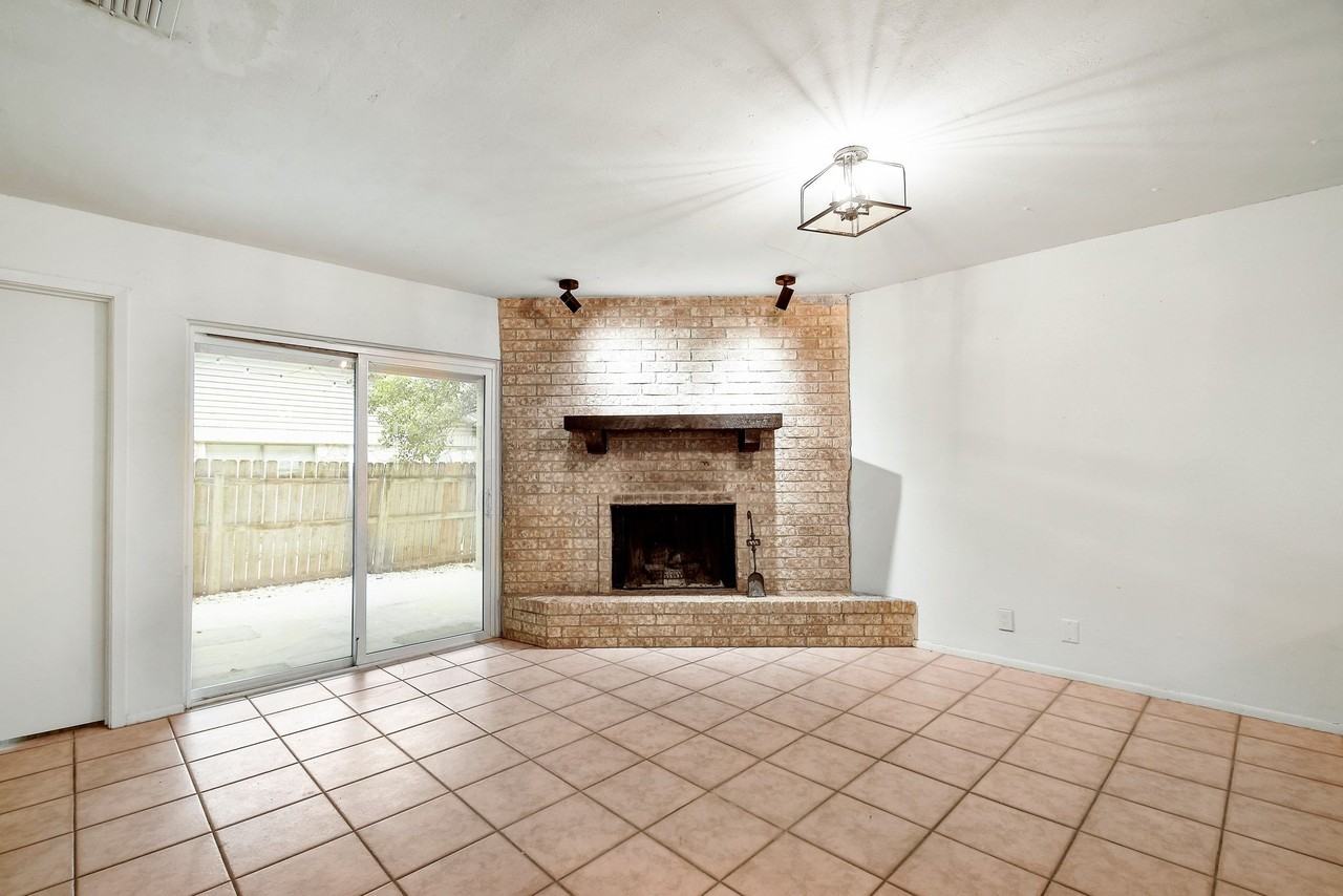 14207 Rowe Dr - Photo 7 of 32