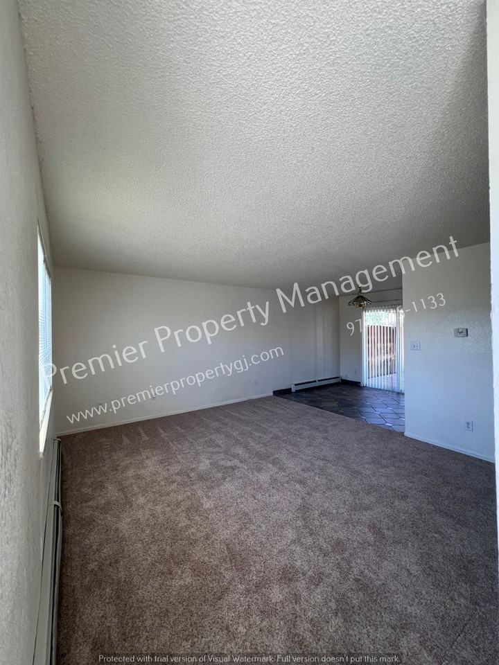 531 Sara Ln - Photo 3 of 28