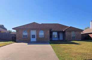 featured image of 2812 Fieldstone Dr