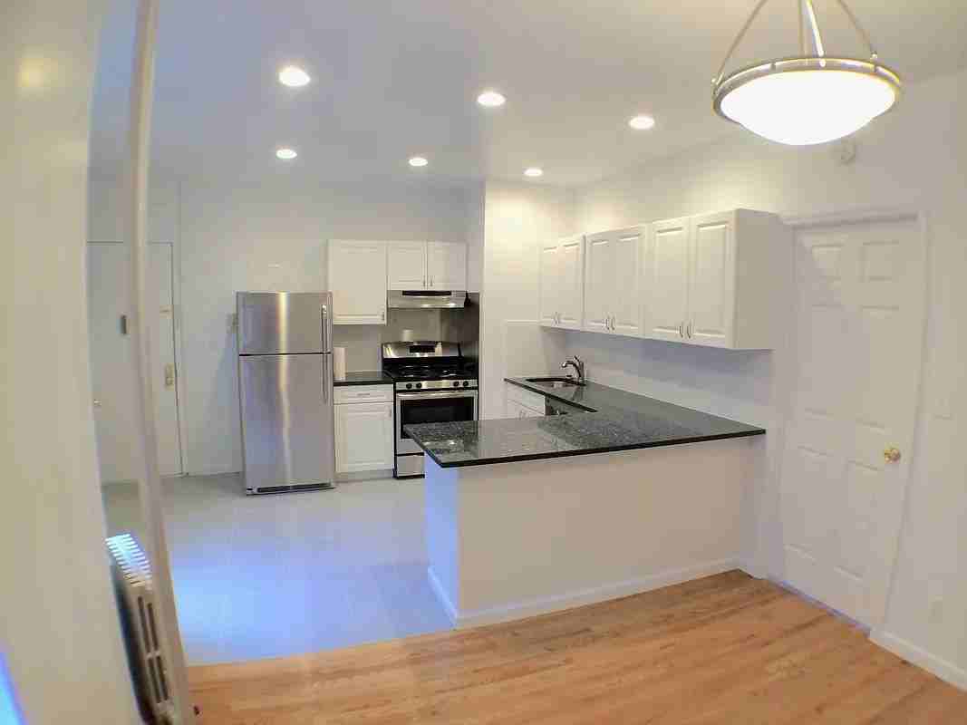 161 Lenox Rd - Photo 2 of 7