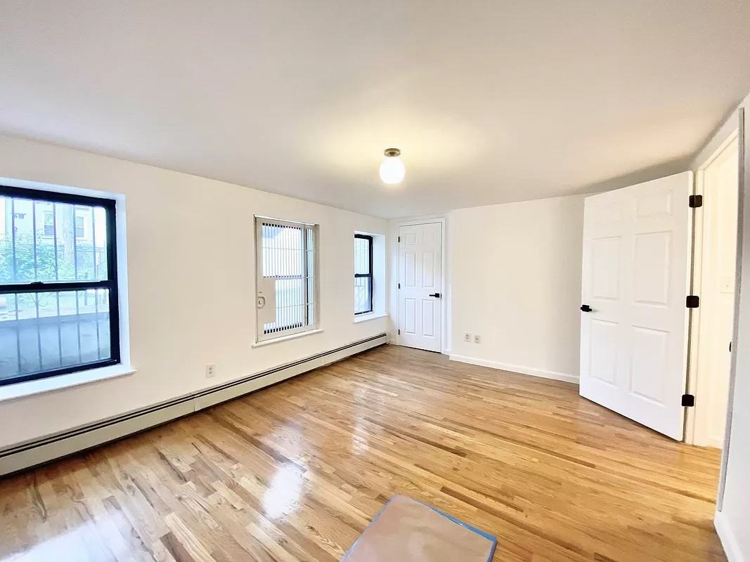 287 Pleasant Ave - Photo 2 of 7