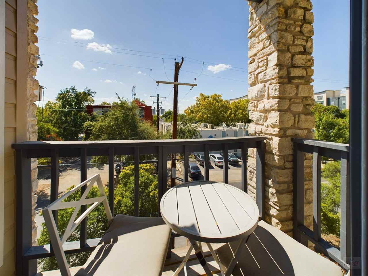 711 W 21st St #304 - Photo 5 of 10