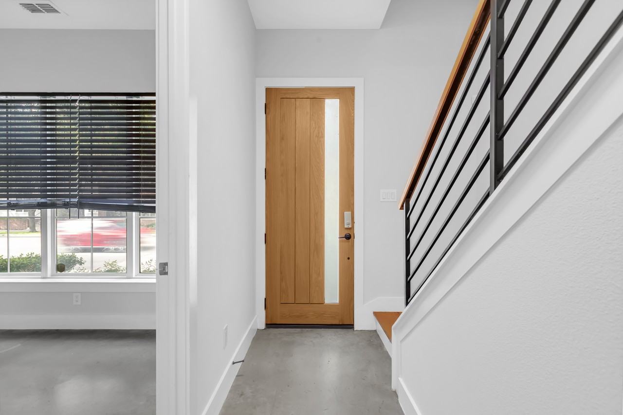 3200 Ross Avenue #4 - Photo 3 of 39