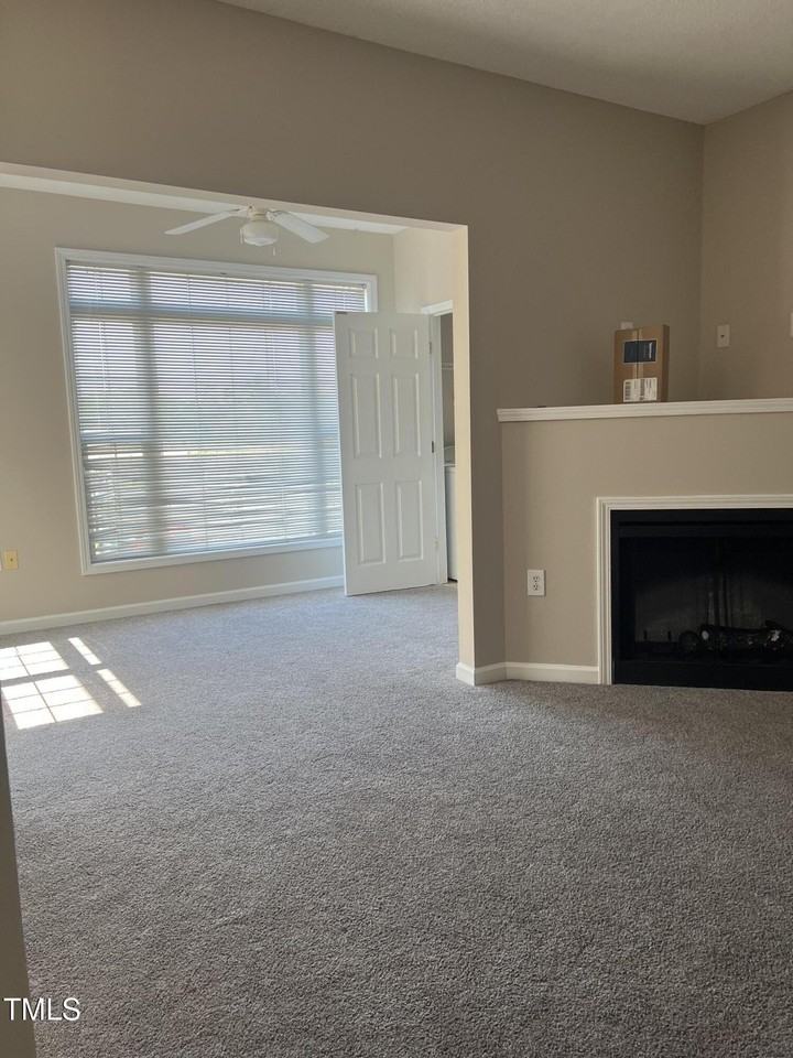 2501 Huntscroft Ln Apt 200 #200 - Photo 4 of 8