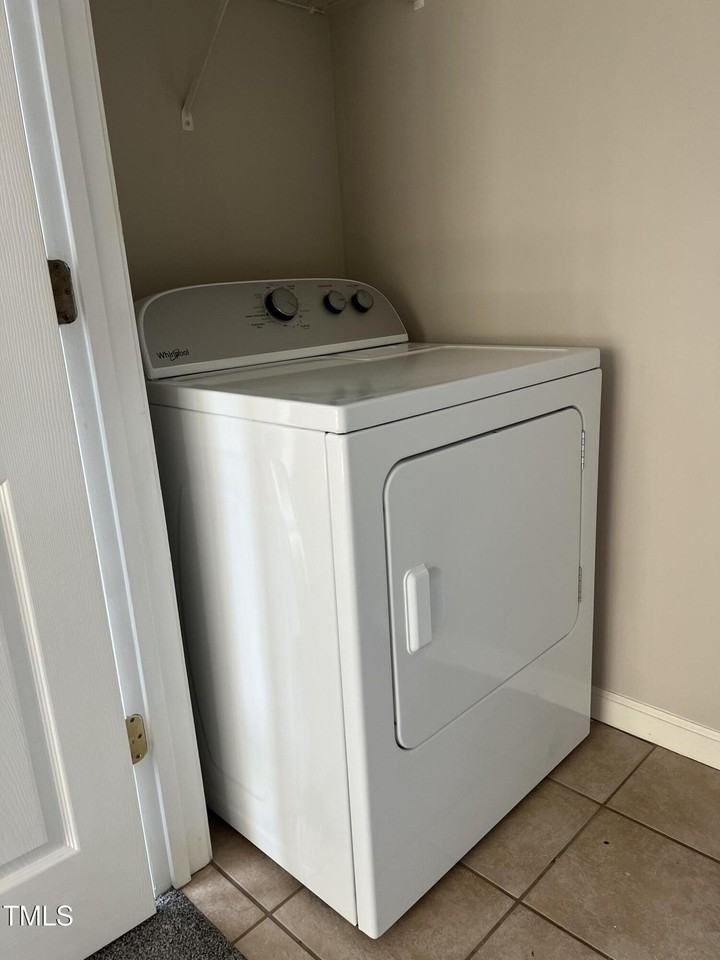 2501 Huntscroft Ln Apt 200 #200 - Photo 7 of 8