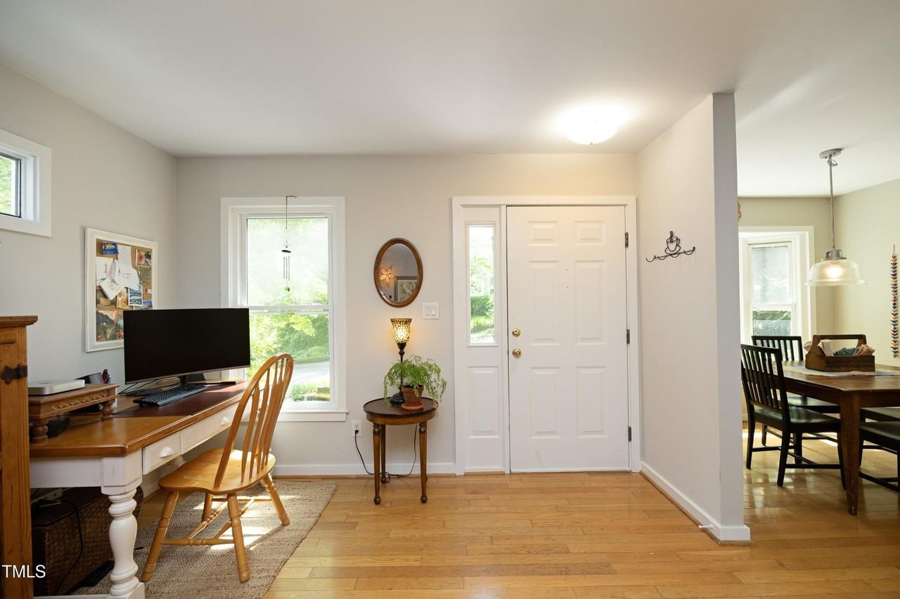 111 Lorilane Dr - Photo 4 of 35