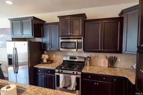 130 Wembley Dr - Photo 4 of 19