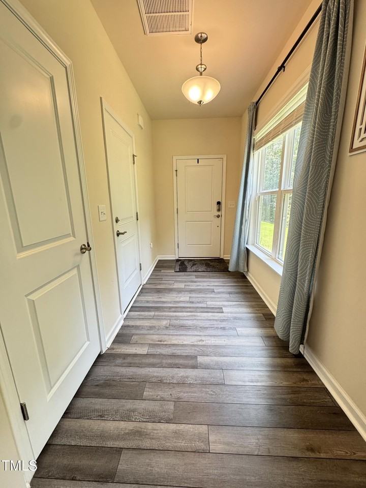 422 Notre Dame Dr - Photo 3 of 24