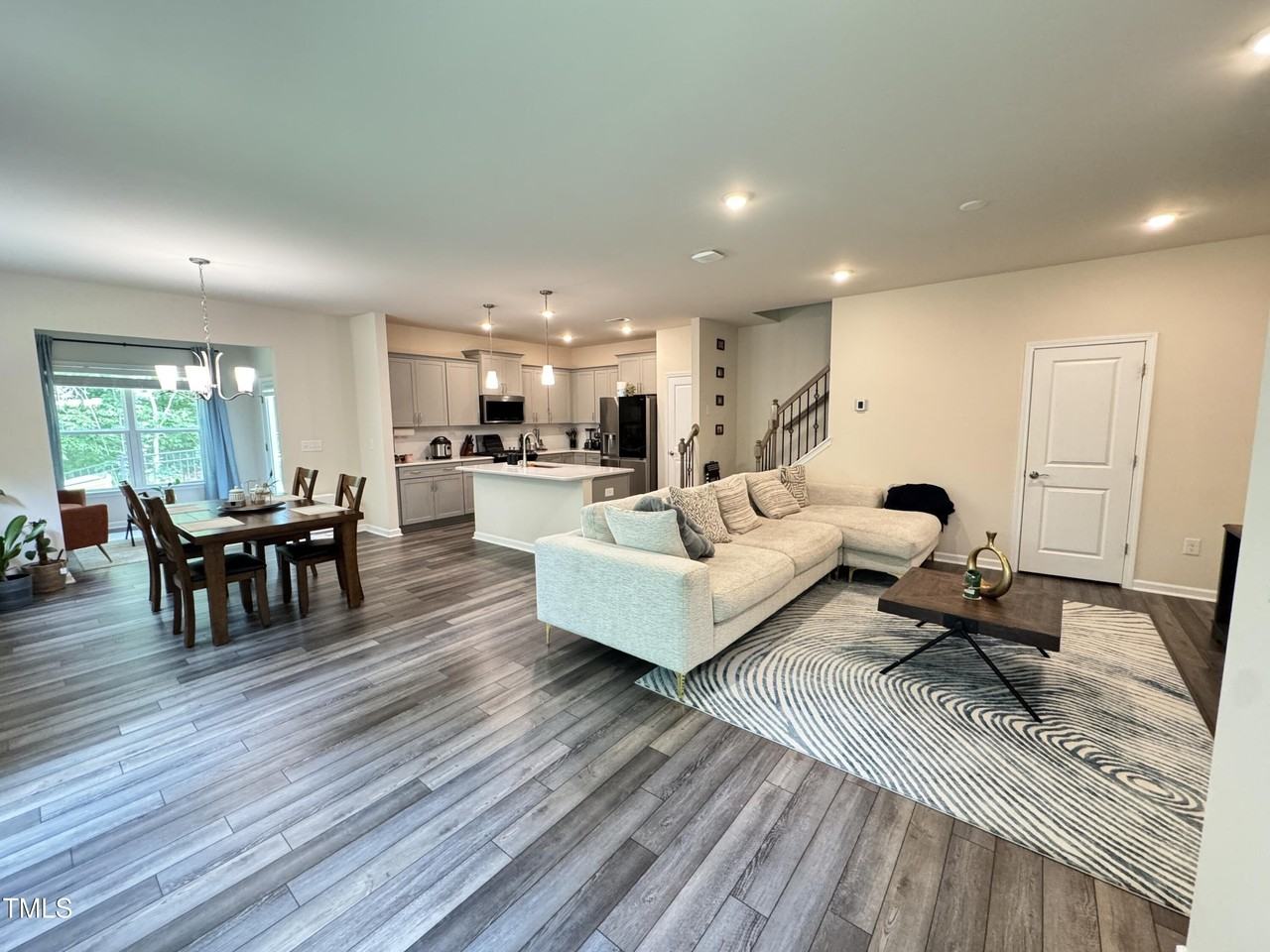 422 Notre Dame Dr - Photo 4 of 24