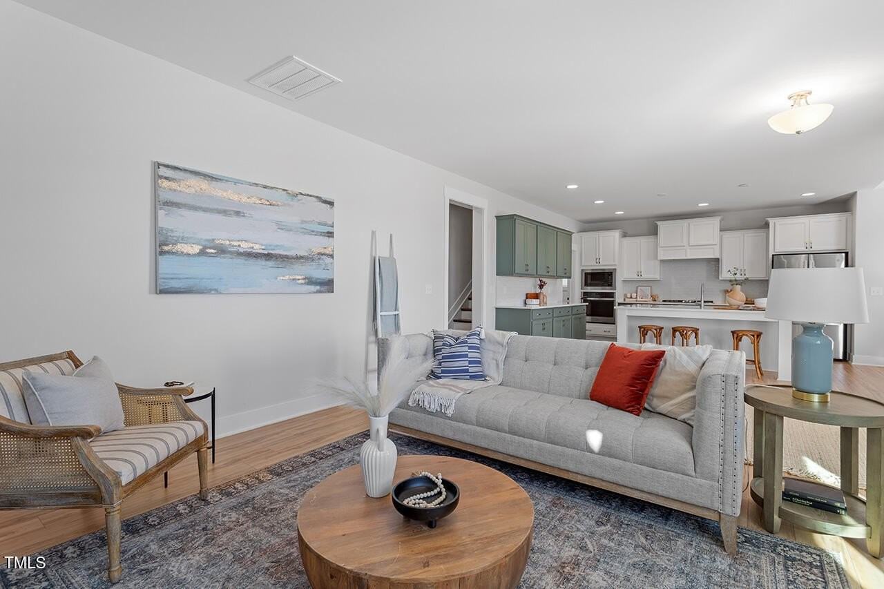 539 Vine Pkwy - Photo 7 of 35