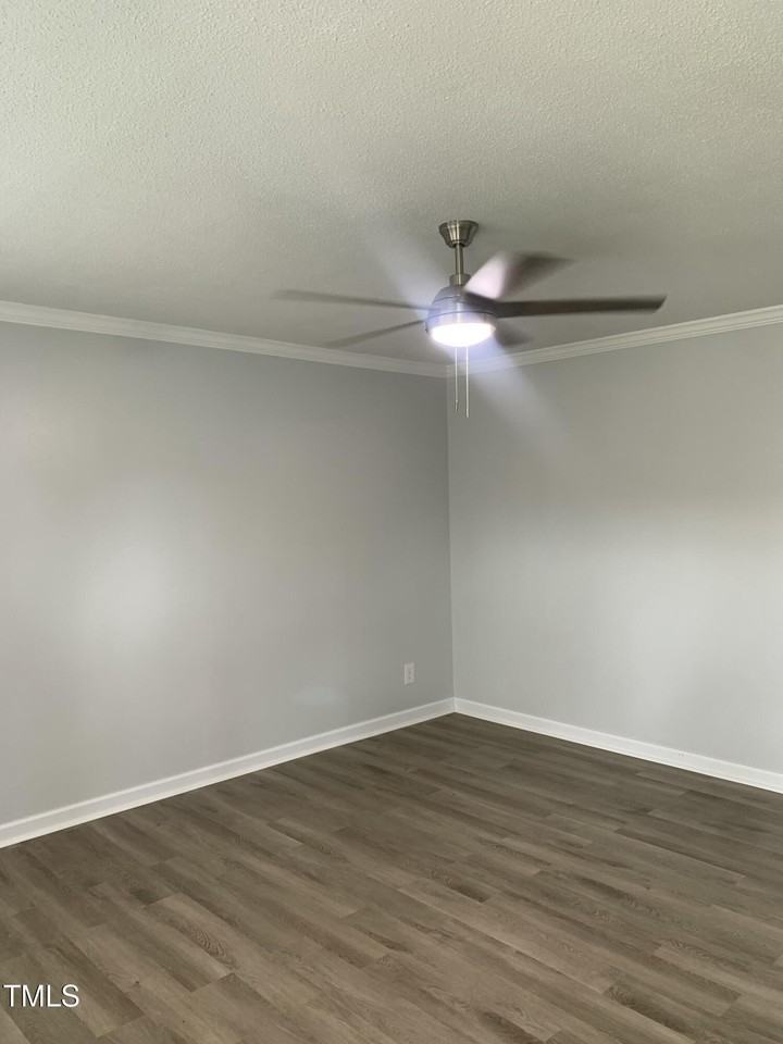 674 Walker St - Photo 2 of 11