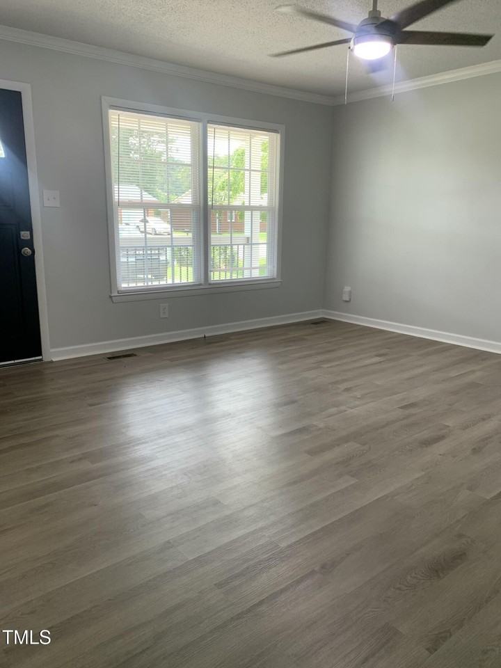 674 Walker St - Photo 3 of 11