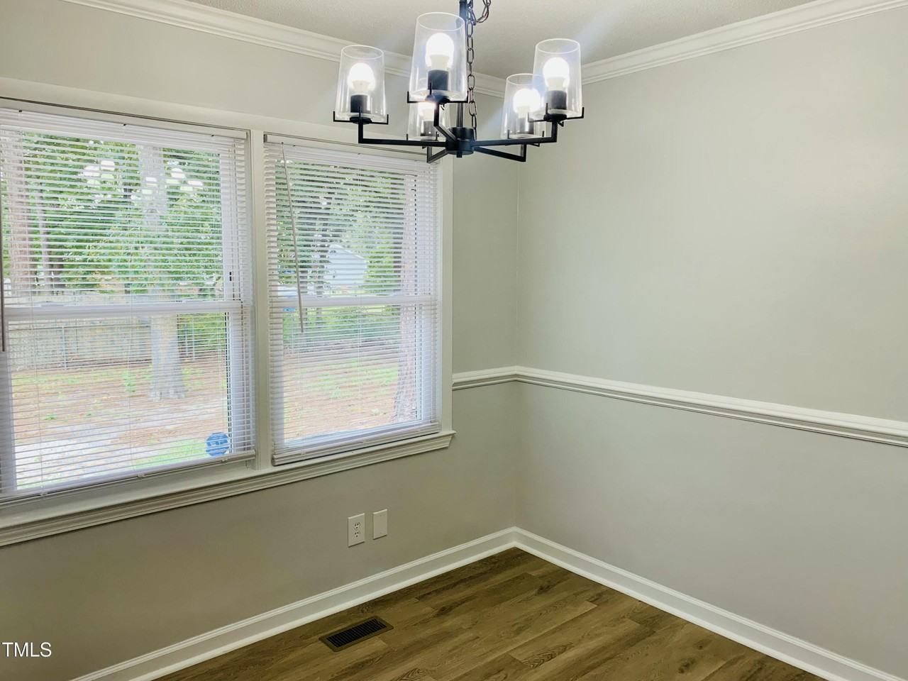 674 Walker St - Photo 4 of 11