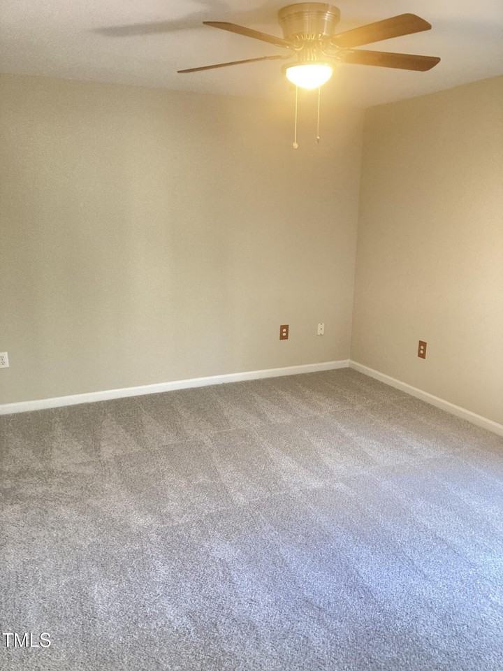 404 Creekway Dr - Photo 3 of 5