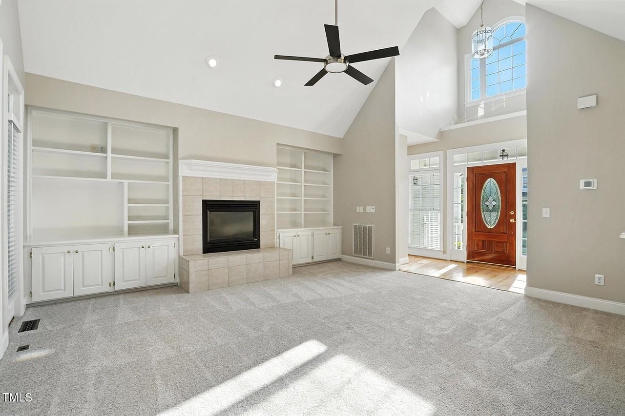 104 Vatersay Dr - Photo 6 of 30