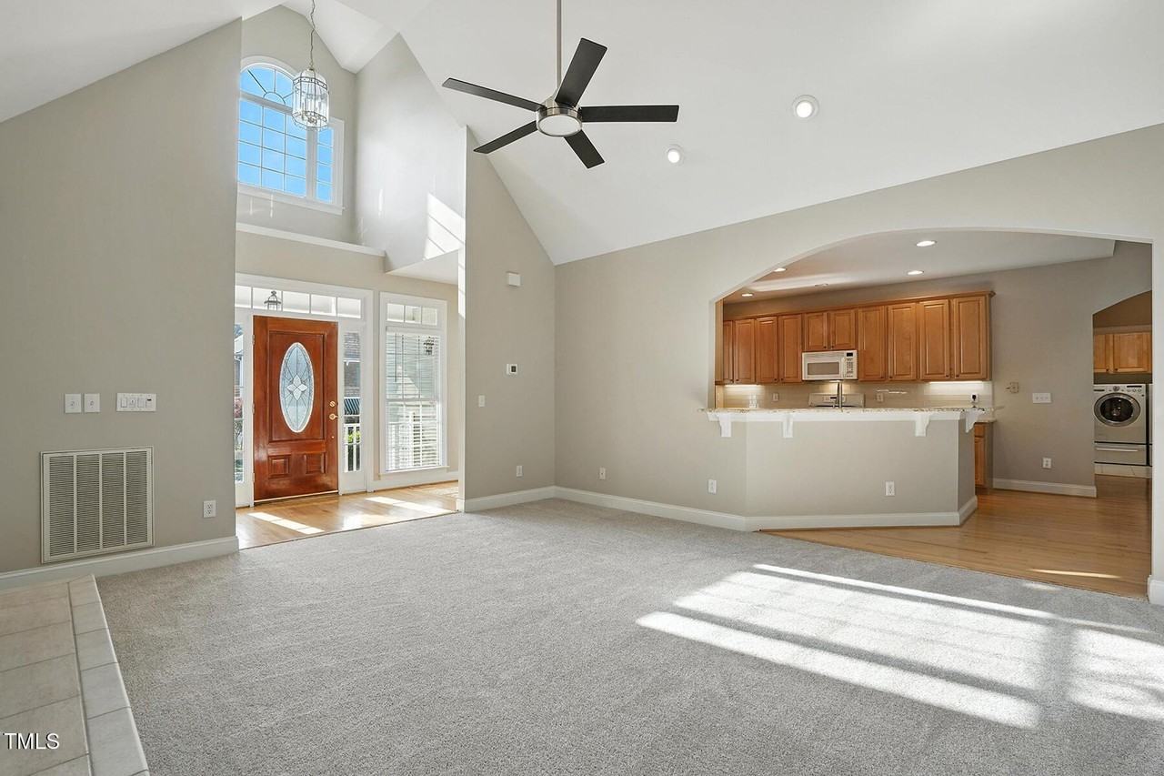 104 Vatersay Dr - Photo 7 of 30