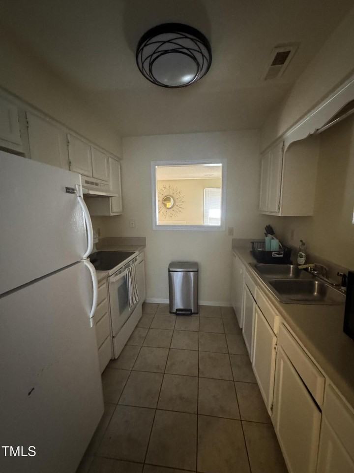 863 Dalewood Dr - Photo 4 of 9