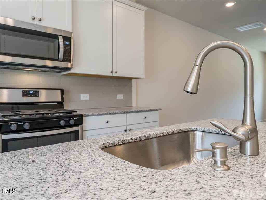 4035 Mahal Ave - Photo 7 of 29