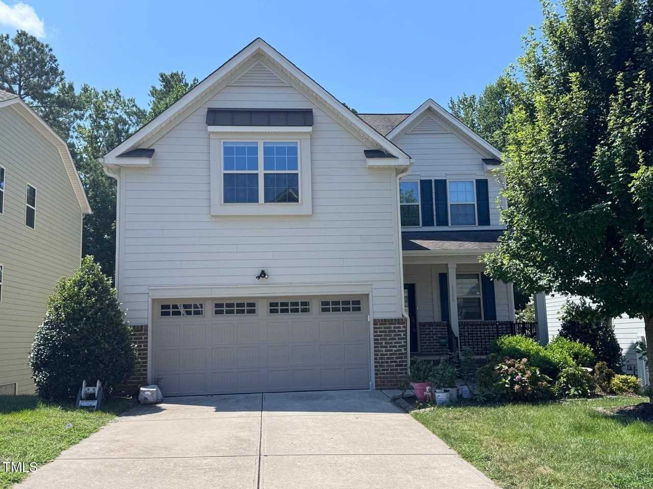 1205 Elliott Ridge Ln - Photo 3 of 32