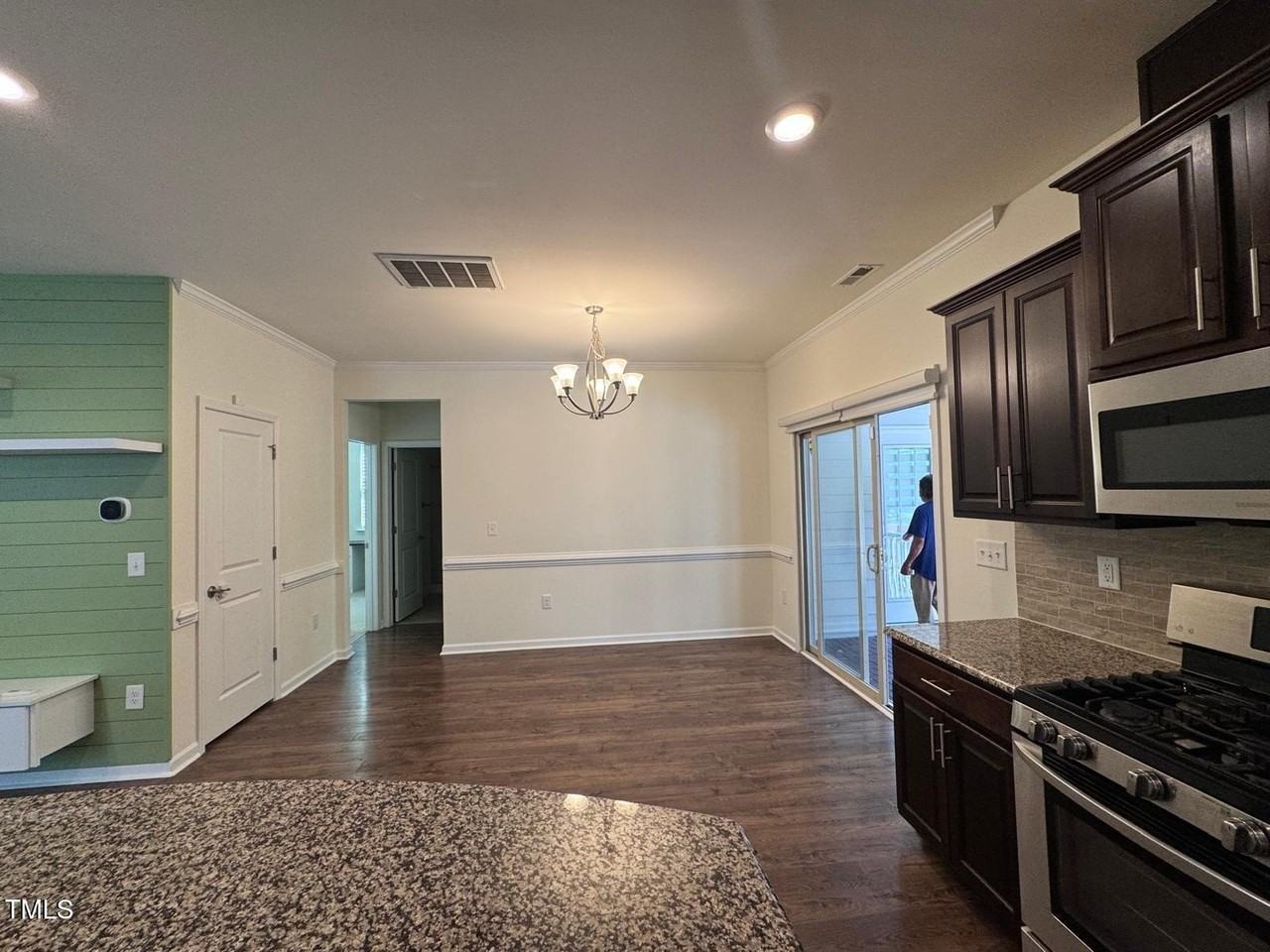 1205 Elliott Ridge Ln - Photo 4 of 32