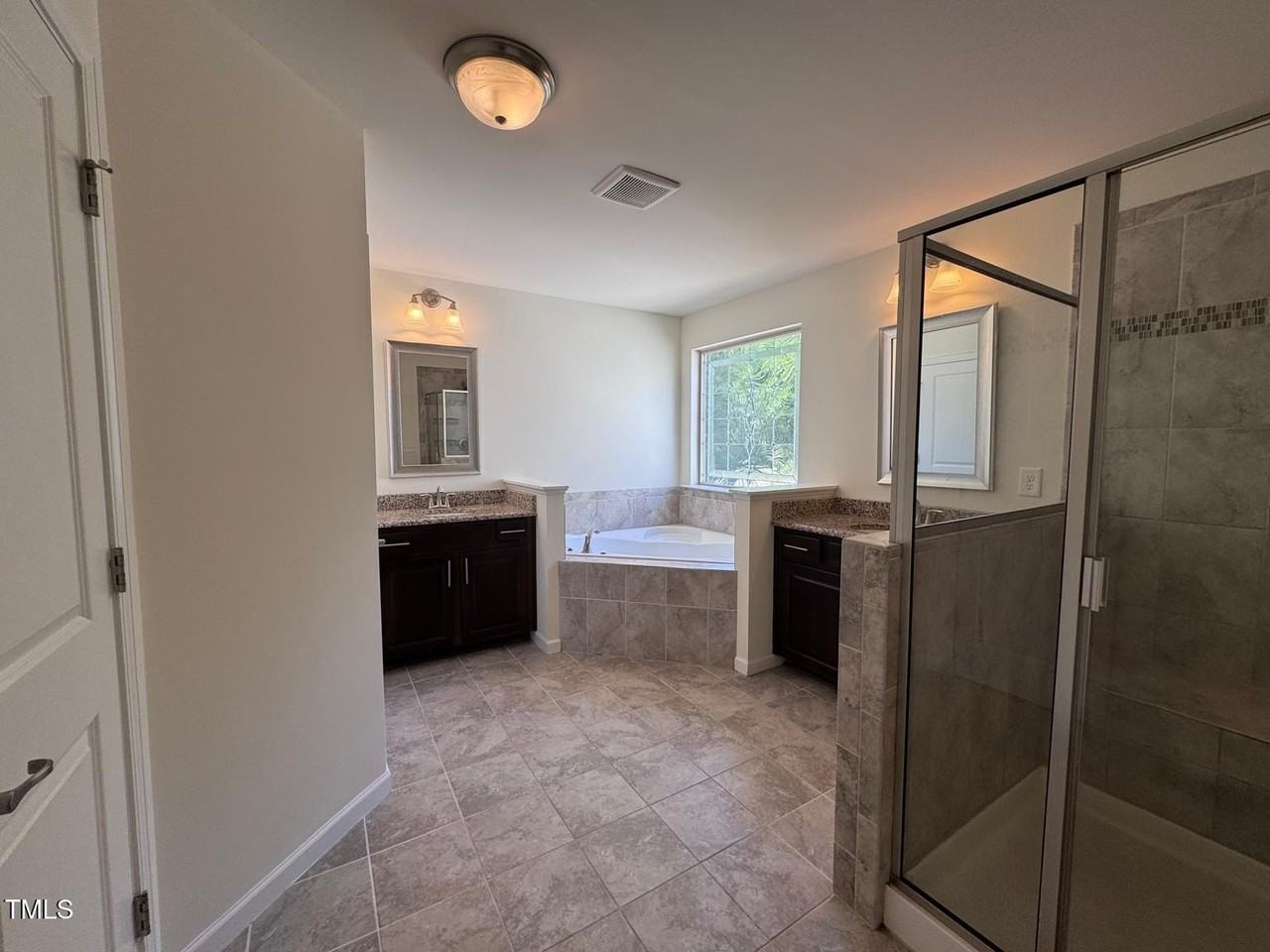 1205 Elliott Ridge Ln - Photo 6 of 32