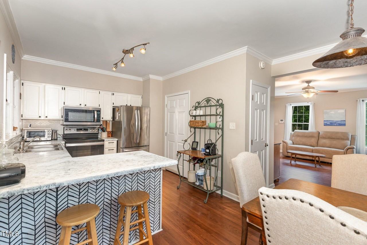 6225 Waterside Ln - Photo 4 of 10