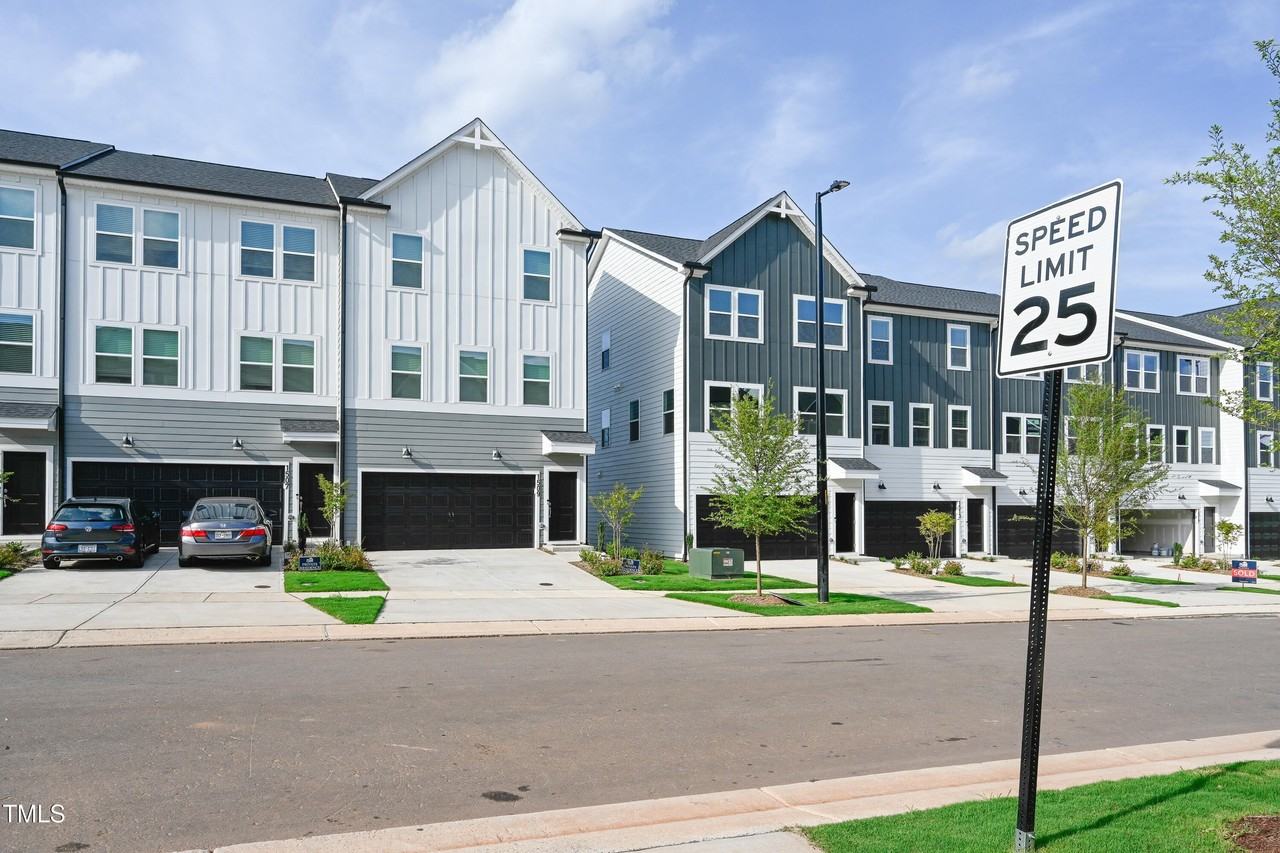 1511 Tamarisk Ln - Photo 2 of 26